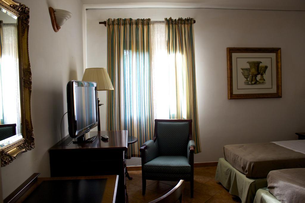 Hotel Antico Residence Roma Monterosi Zimmer foto